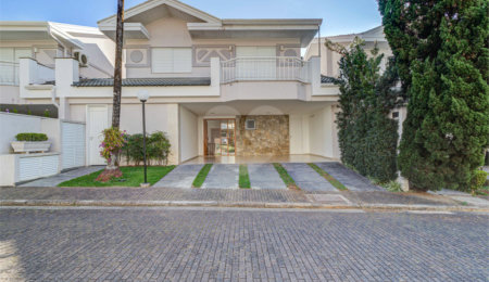 Casa à venda com 4 suítes no condomínio Ville de Marseille, São Paulo - SP