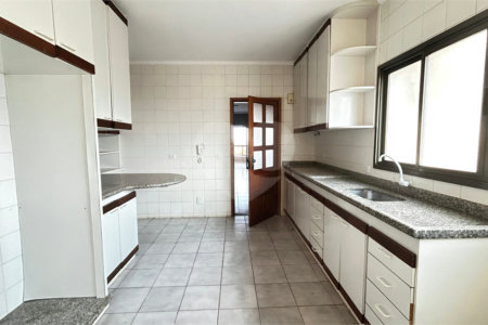 Apartamento à venda com 3 quartos, sendo 1 suíte, no Centro, Três Lagoas, MS