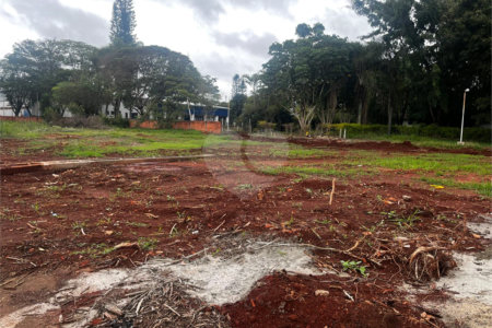 Terreno à venda com 3 quartos, sendo 1 suíte, em Vila Carolina, Itapetininga, SP