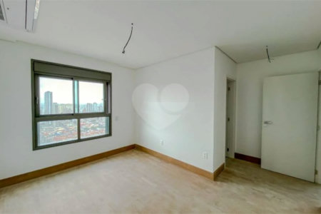 Apartamento à venda com 4 suítes em Vila Gomes Cardim, São Paulo, SP