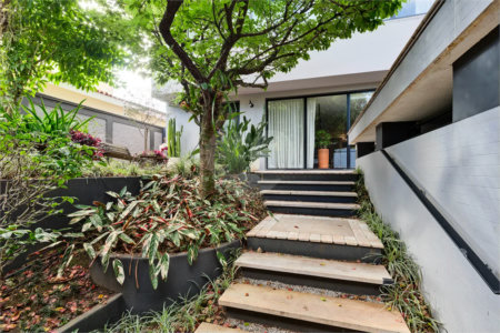 Casa à venda com 4 suítes em Granja Julieta, São Paulo, SP