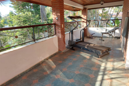 Casa à venda ou para alugar com 5 quartos, sendo 1 suíte, em Cumbari, Mairiporã, SP