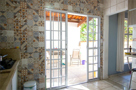 Sobrado à venda com 4 quartos, sendo 1 suíte,  em Vila Aguiar, São Roque, SP
