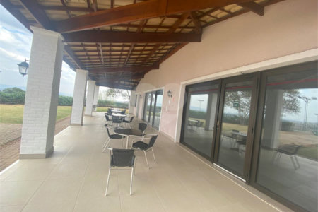 Casa à venda com 3 suítes no condomínio Vale da Santa Fé, Vinhedo - SP