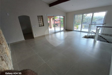 Casa à venda ou para alugar com 5 quartos, sendo 2 suítes, no condomínio Fazenda São Joaquim, Vinhedo - SP