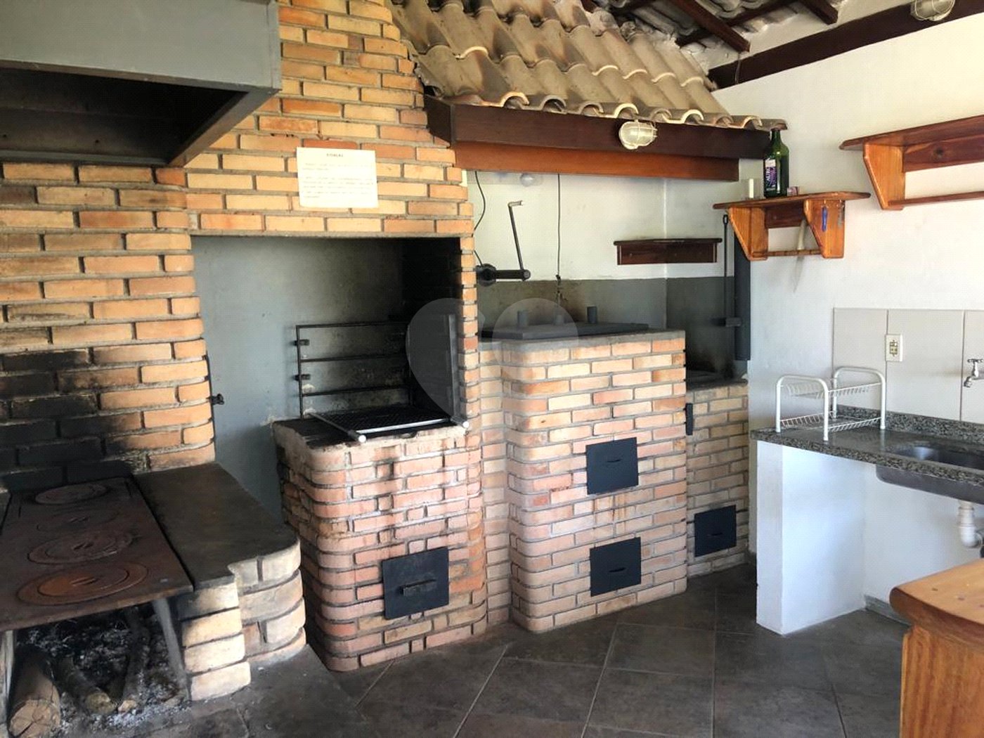 Sobrado à venda com 2 suítes no Centro, Bom Jesus dos Perdões, SP
