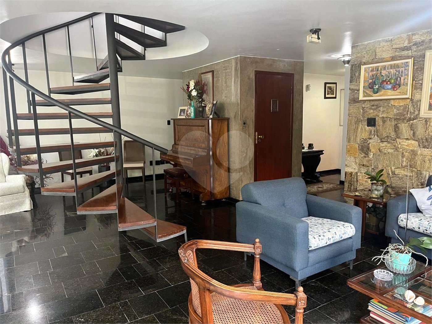 Casa à venda com 4 quartos, sendo 3 suítes, no condomínio Vitoria Regia, São Paulo - SP