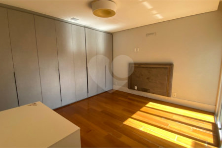 Casa à venda com 4 suítes no condomínio Portal Horizonte, Bragança Paulista - SP