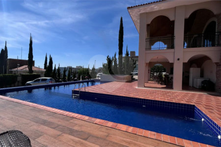 Casa à venda com 4 quartos, sendo 3 suítes, no condomínio Residencial Mont'alcino, Valinhos - SP