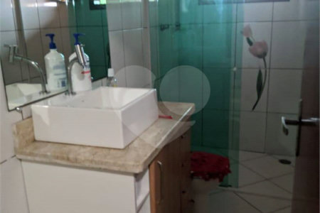Sobrado à venda com 3 quartos, sendo 1 suíte,  em Jardim Vitória, Suzano, SP