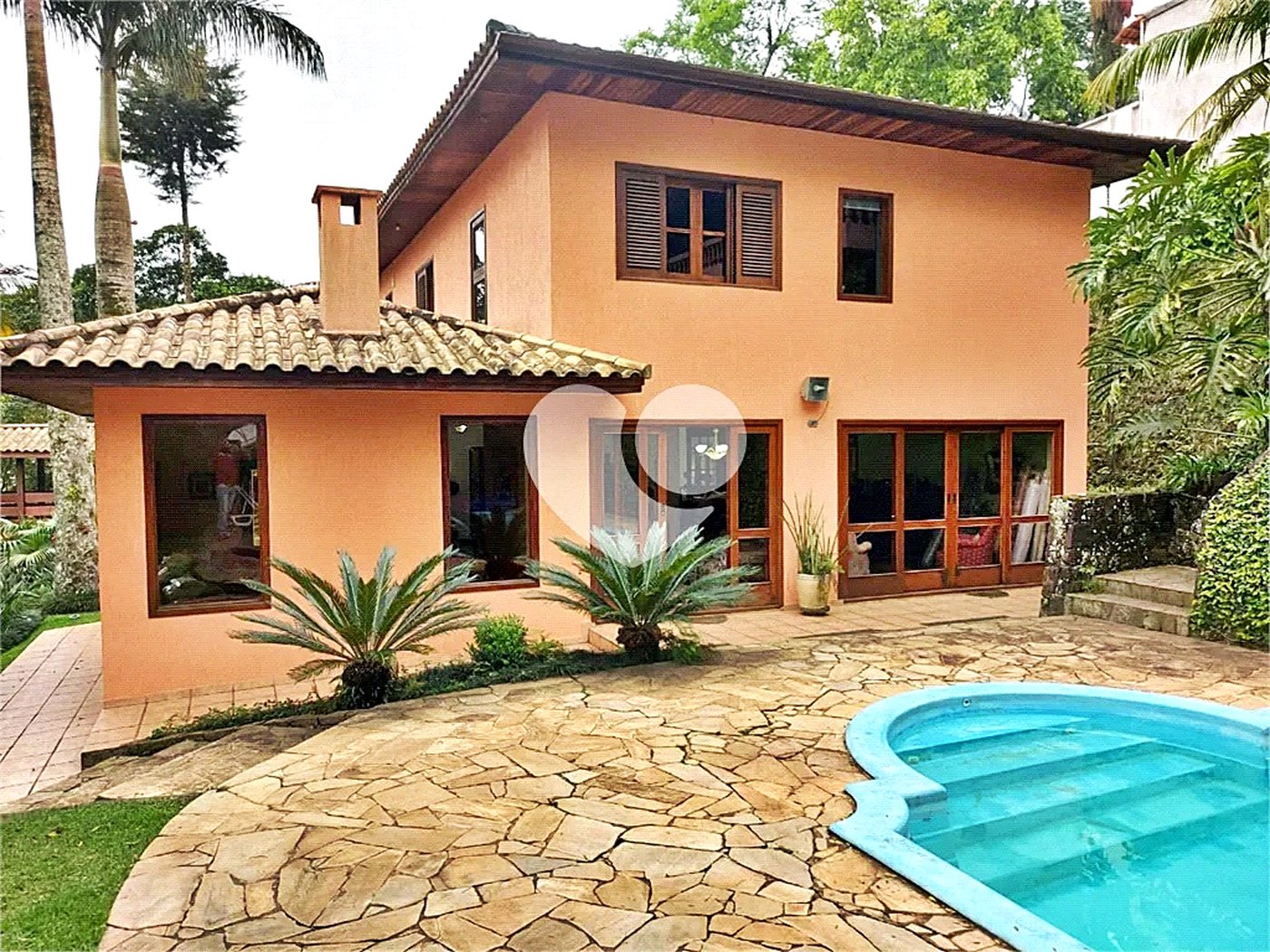Casa à venda com 4 quartos, sendo 2 suítes, no condomínio Parque Imperial da Cantareira, Mairiporã - SP