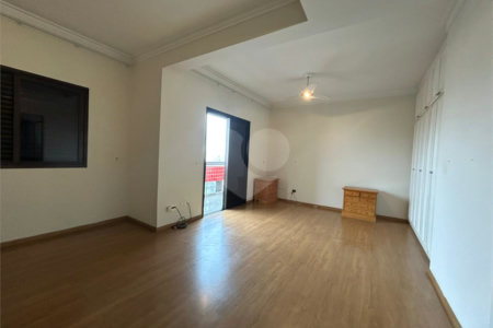 Apartamento à venda com 3 quartos, sendo 1 suíte,  em Vila Brasilina, São Paulo, SP