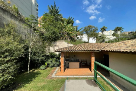 Casa à venda com 4 quartos, sendo 1 suíte,  em Vila Morumbi, São Paulo, SP