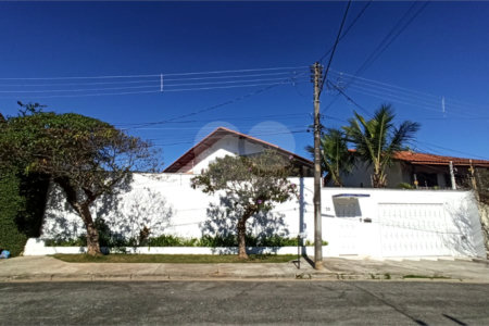 Sobrado para alugar com 3 quartos, sendo 1 suíte,  em Vila Oliveira, Mogi das Cruzes, SP