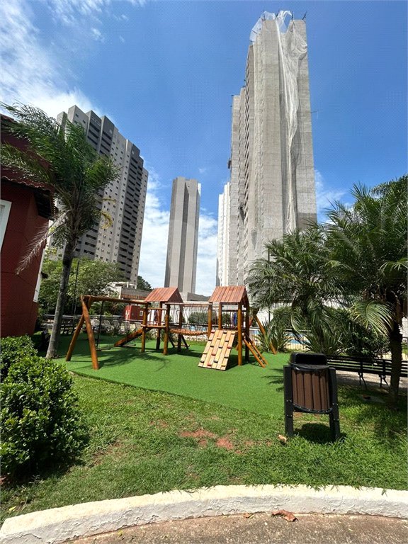 Casa à venda com 3 quartos, sendo 1 suíte, no condomínio Vila das Cores, São Paulo - SP