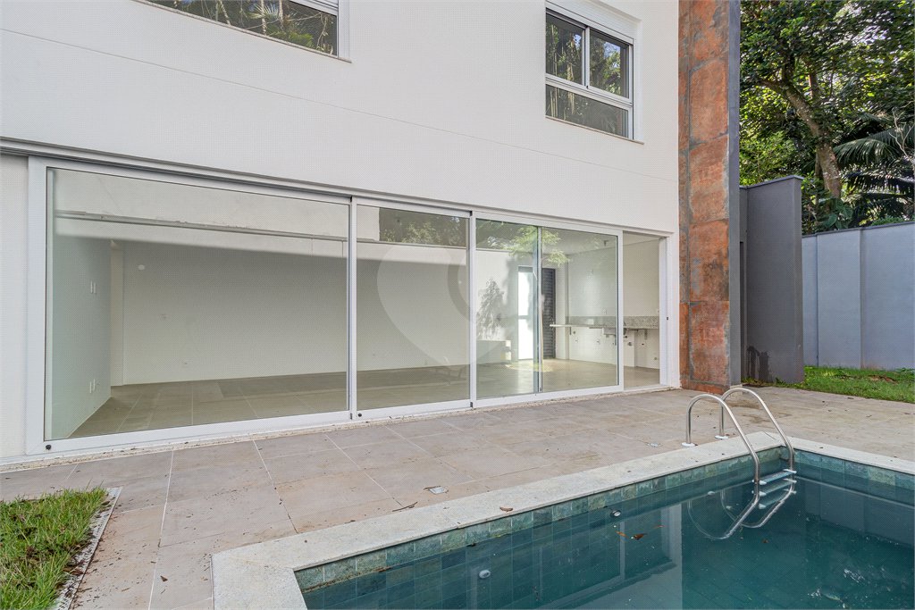Casa à venda ou para alugar com 3 suítes no condomínio Jardim Flora, São Paulo - SP