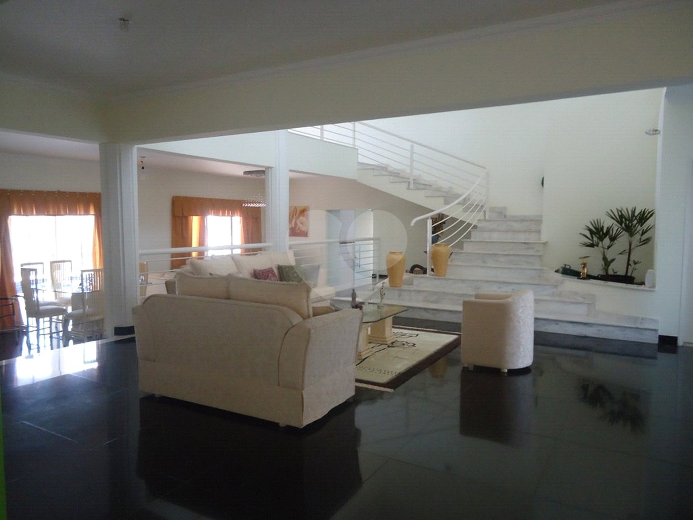 Casa à venda com 6 quartos, sendo 4 suítes,  no condomínio Monte Belo, Salto - SP