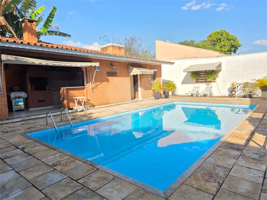 Casa à venda com 3 quartos, sendo 1 suíte, no condomínio Estância Marambaia, Vinhedo - SP