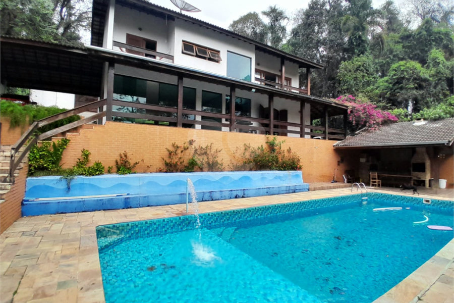 Casa Térrea à venda com 5 quartos, sendo 2 suítes,  em Roseira, Mairiporã, SP