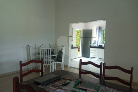 Casa à venda com 4 quartos, sendo 1 suíte,  no condomínio Village da Serra, Araçoiaba da Serra - SP