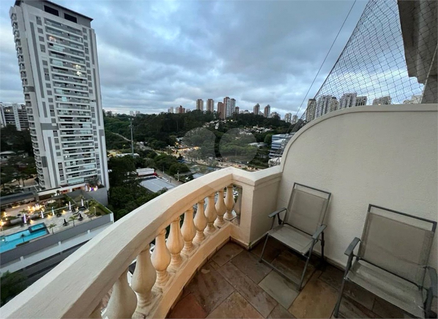 Apartamento à venda com 3 quartos, sendo 1 suíte,  em Vila Andrade, São Paulo, SP