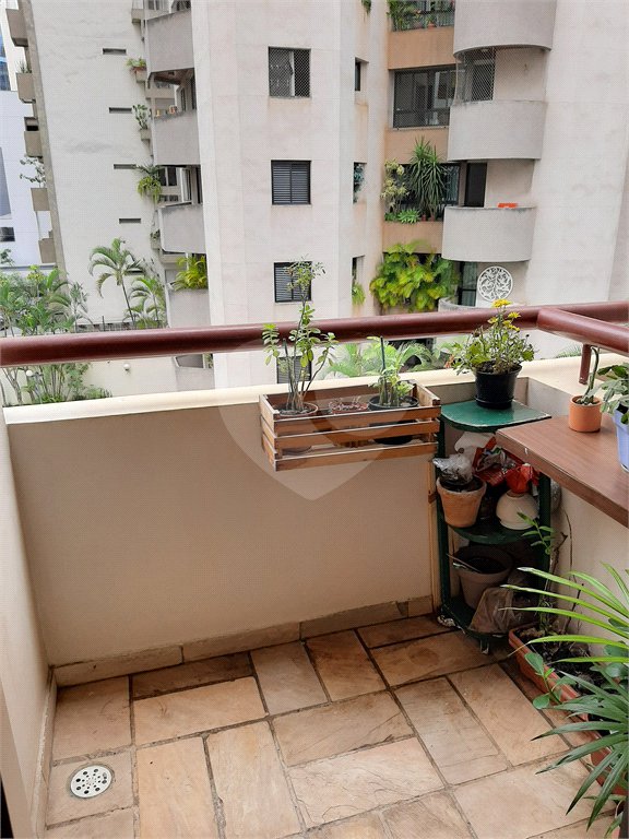 Apartamento à venda com 2 quartos em Moema, São Paulo, SP