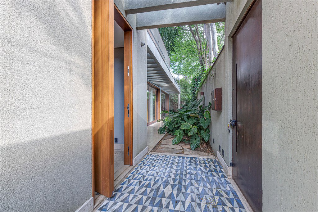 Casa à venda com 4 quartos, sendo 3 suítes, em Vila Nova Conceição, São Paulo, SP