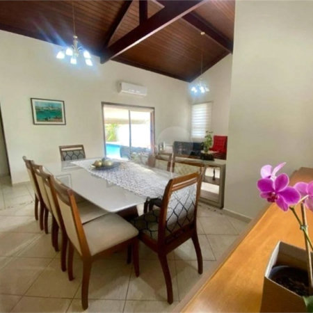 Casa à venda com 3 quartos, sendo 1 suíte, no condomínio Recanto dos Paturis, Vinhedo - SP
