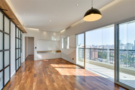 Apartamento à venda com 3 quartos, sendo 1 suíte, em Santo Amaro, São Paulo, SP