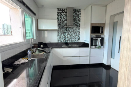 Casa à venda com 3 suítes em Vila Augusta, Guarulhos, SP
