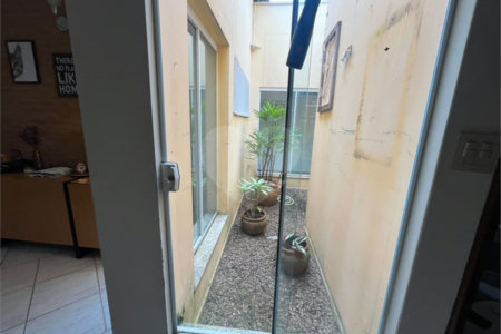 Casa à venda com 3 quartos, sendo 1 suíte, em Parque Santa Marta, São Carlos, SP