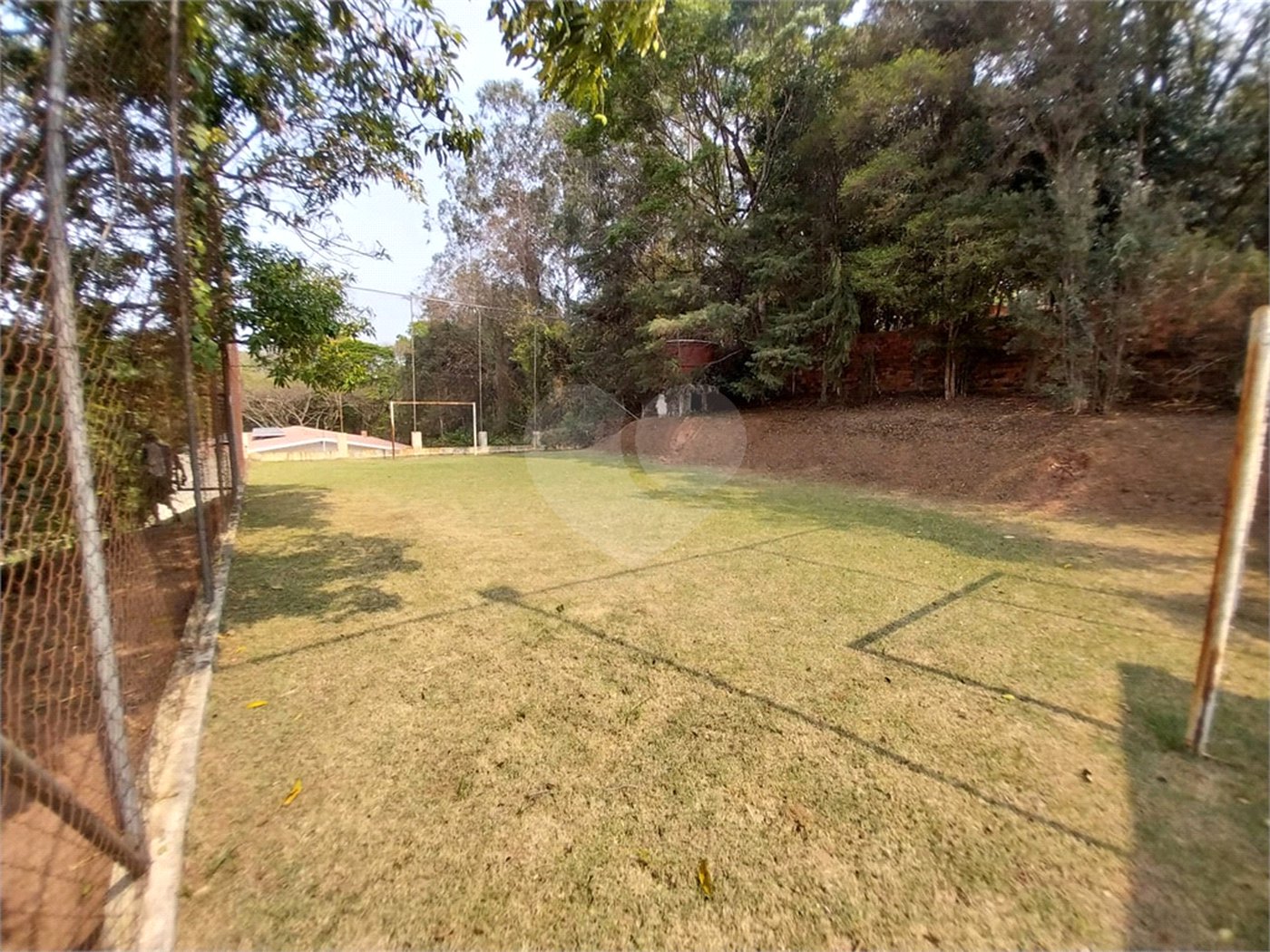 Chácara à venda ou para alugar com 3 quartos, sendo 1 suíte, em Chácaras Polozzi, Louveira, SP