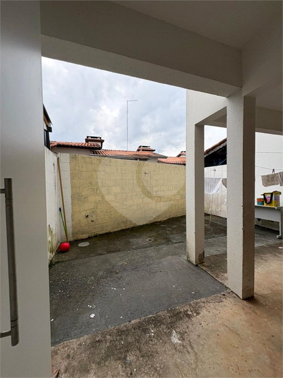Casa à venda com 3 quartos, sendo 1 suíte, no condomínio New Village, Cotia - SP