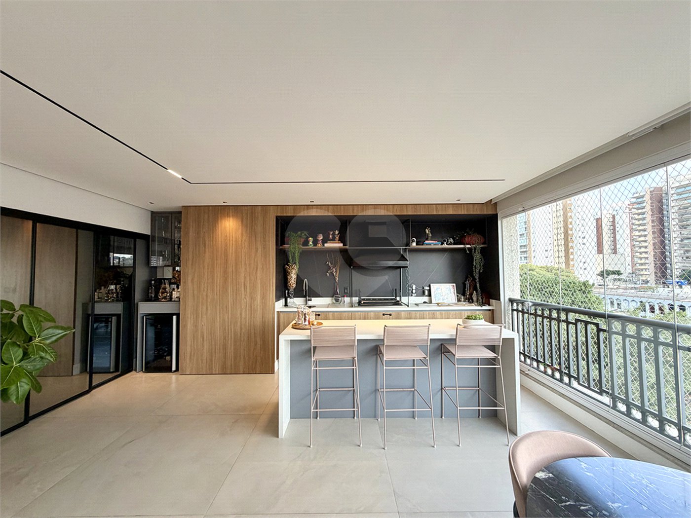 Apartamento à venda com 3 suítes em Vila Romana, São Paulo, SP