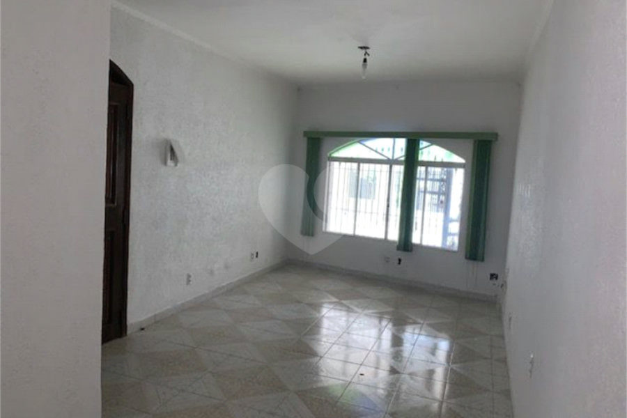 Sobrado à venda com 3 quartos, sendo 1 suíte, em Tremembé, São Paulo, SP