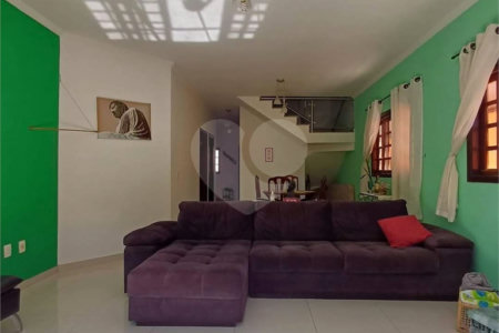 Sobrado à venda com 3 quartos, sendo 2 suítes,  em Jardim Marica, Mogi das Cruzes, SP