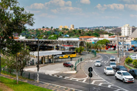 Casa à venda com 3 quartos, sendo 2 suítes,  no condomínio Terras do Oriente, Valinhos - SP