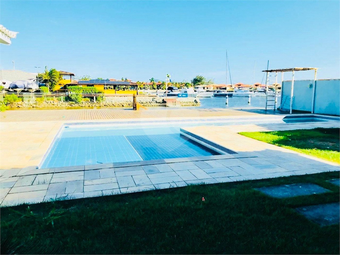 Casa para alugar com 5 quartos, sendo 4 suítes, em Marina, Armação dos Búzios, RJ