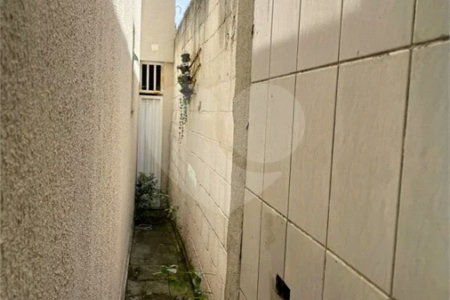 Sobrado com 4 dormitórios, 2 suítes, closet, varandas, escritório, jardim de inverno, espaço gourmet com churrasqueira e fogão a lenha e 3 vagas.