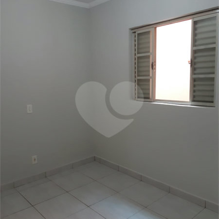 Casa Térrea no Condomínio Sempre Verde I.