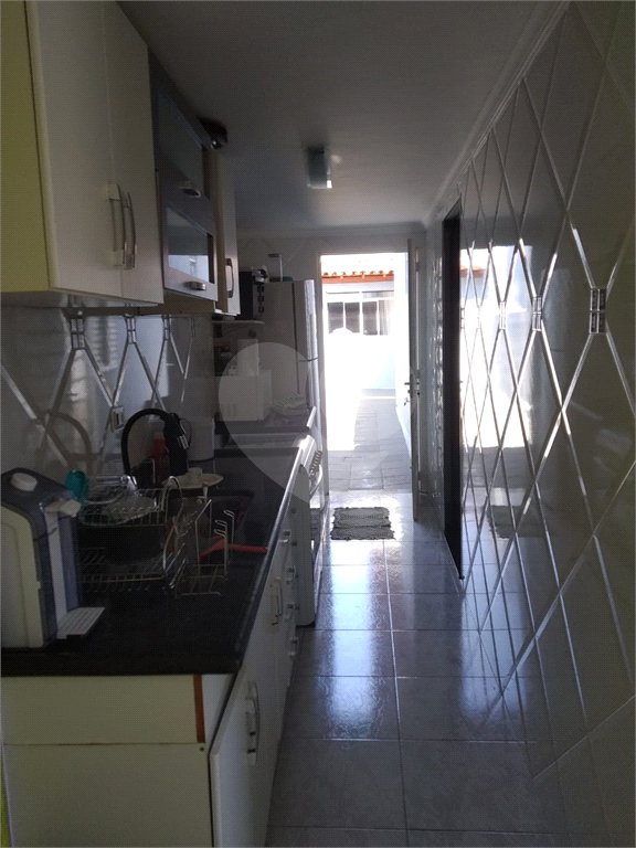 Casa Térrea com 3 dormitórios.
