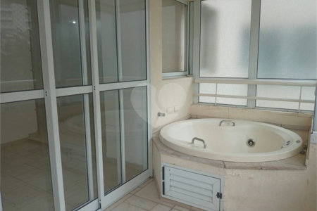 Apartamento para alugar com 79m², 2 suítes e 2 vagas próximo ao Portal do Morumbi