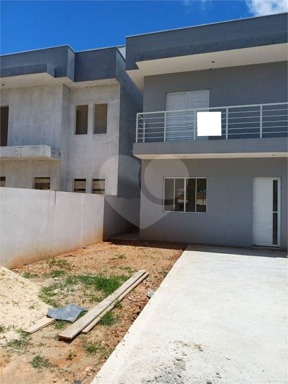 Sobrado à venda com 2 quartos, sendo 1 suíte, em Terras de São José, Mairinque, SP
