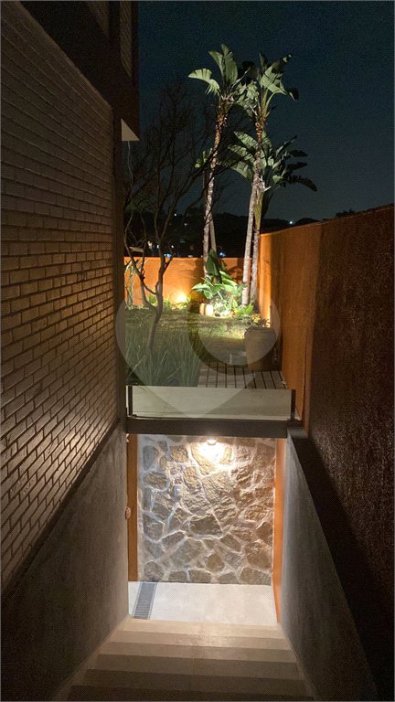 Sobrado à venda com 4 suítes em Vila Inah, São Paulo, SP
