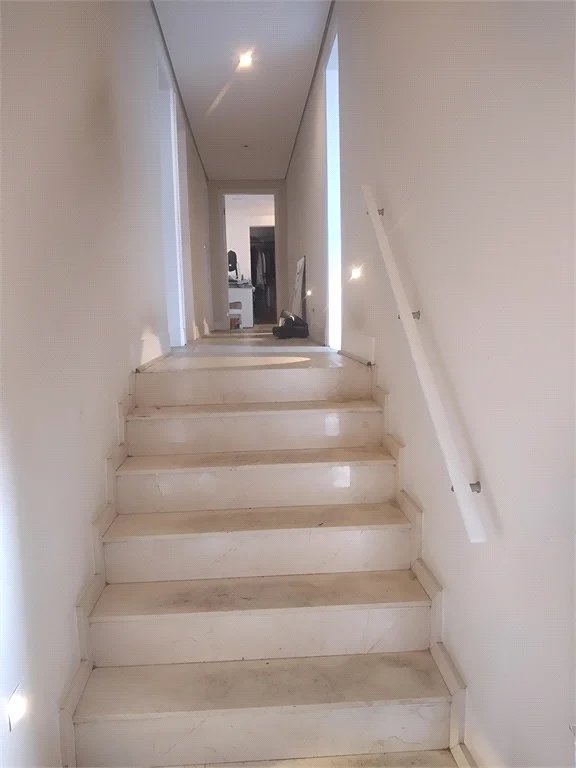 Casa à venda com 6 quartos, sendo 3 suítes, em Jardim Guedala, São Paulo, SP