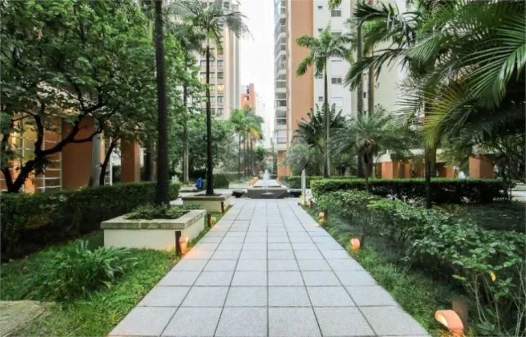 Apartamento para alugar com 3 quartos, sendo 1 suíte, em Vila Olímpia, São Paulo, SP