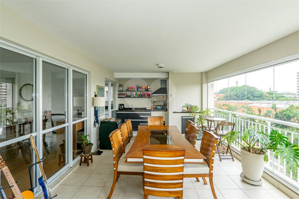 Apartamento à venda com 3 suítes em Santo Amaro, São Paulo, SP