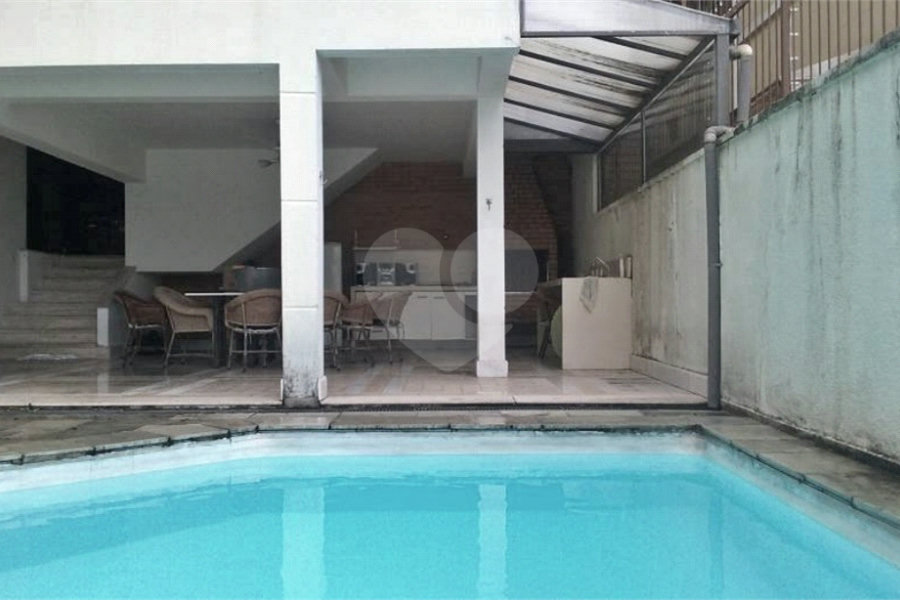 Sobrado à venda com 6 quartos, sendo 4 suítes, em Tremembé, São Paulo, SP