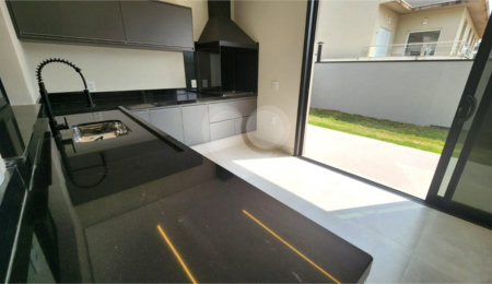 Casa à venda com 3 suítes no condomínio Vita Verdi, Valinhos - SP