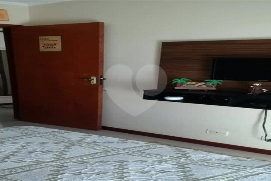 Casa à venda com 3 quartos, sendo 1 suíte, no condomínio Horto Residence, São Paulo - SP